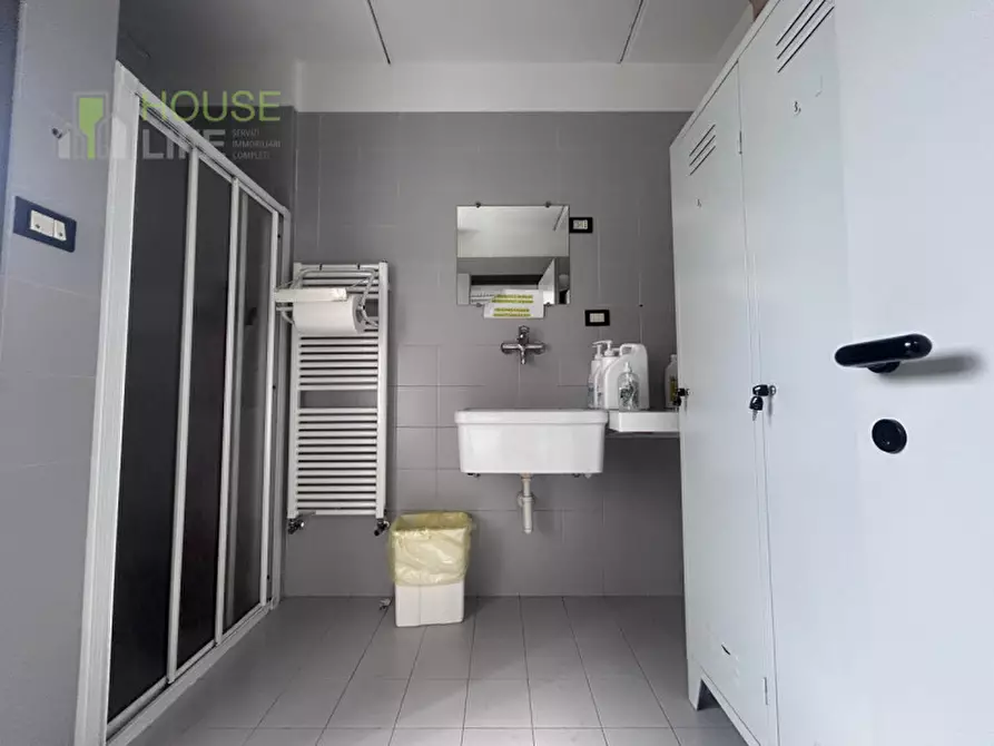 Immagine 12 di Capannone industriale in affitto  in via Astico a Carrè