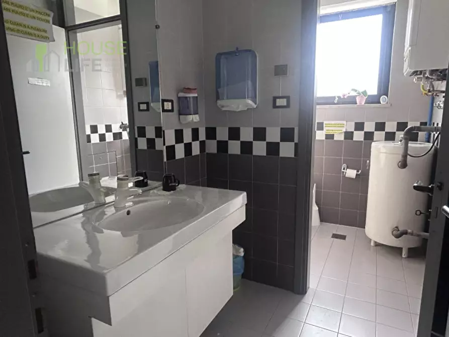 Immagine 15 di Capannone industriale in affitto  in via Astico a Carrè