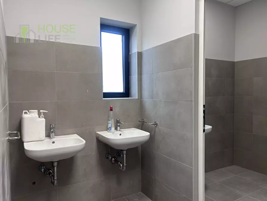 Immagine 8 di Capannone industriale in affitto  in via lago di levico a Schio