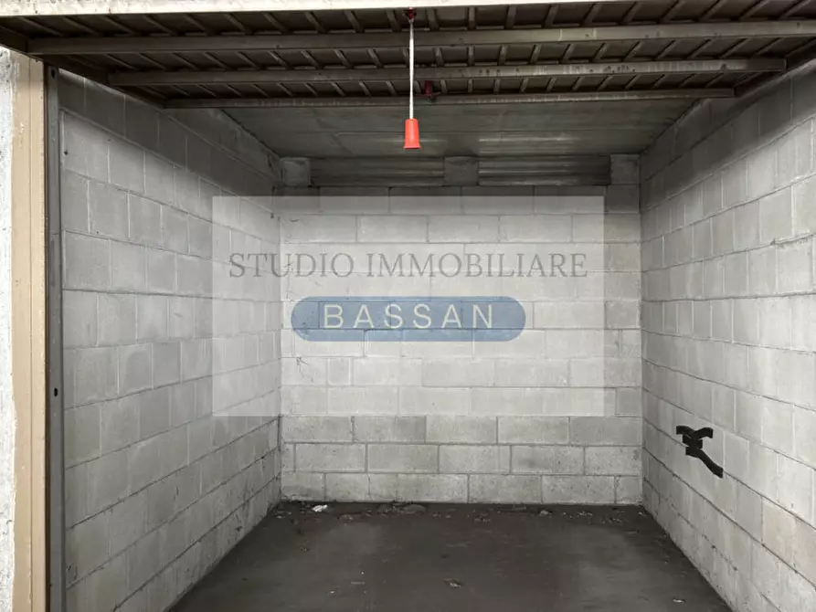 Immagine 1 di Garage in vendita  in Piazzale Europa 6 a Gallarate