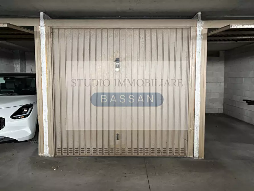 Immagine 3 di Garage in vendita  in Piazzale Europa 6 a Gallarate
