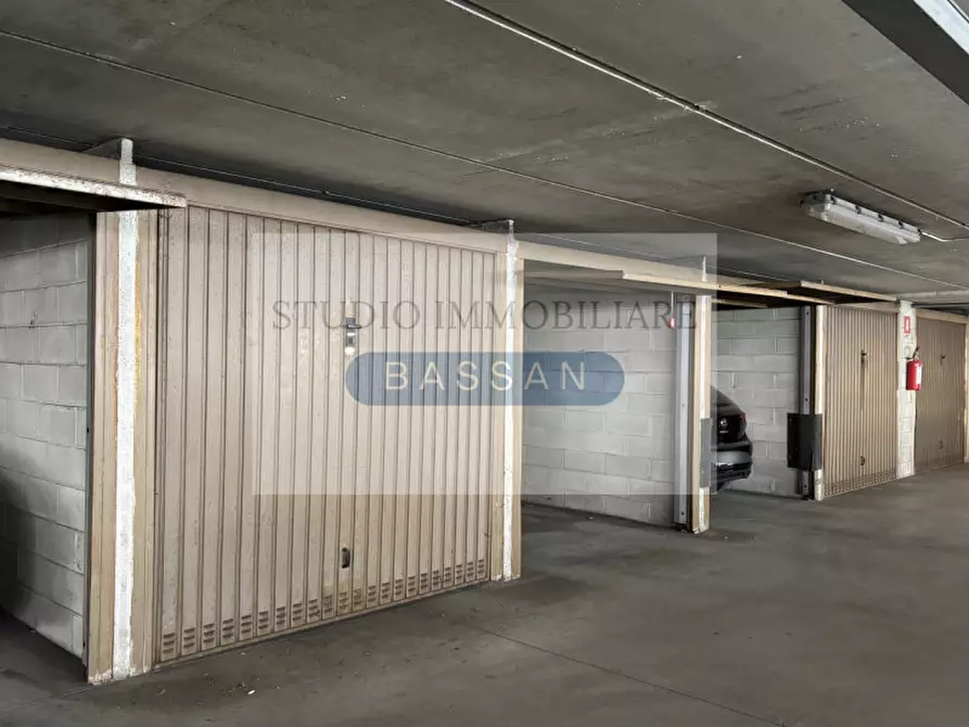 Immagine 4 di Garage in vendita  in Piazzale Europa 6 a Gallarate