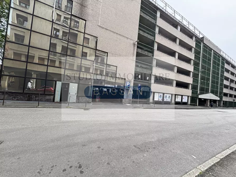 Immagine 5 di Garage in vendita  in Piazzale Europa 6 a Gallarate