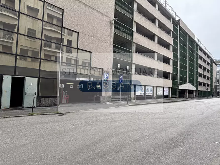 Immagine 6 di Garage in vendita  in Piazzale Europa 6 a Gallarate