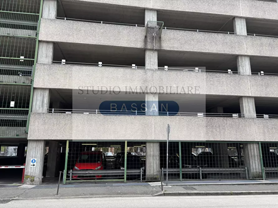 Immagine 7 di Garage in vendita  in Piazzale Europa 6 a Gallarate