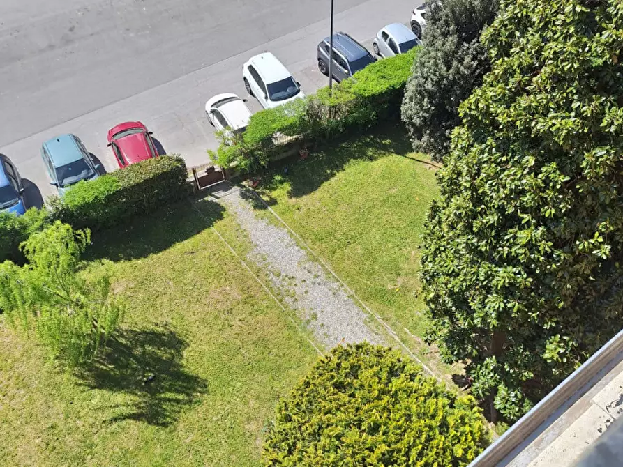 Immagine 6 di Appartamento in vendita  in Piazza Leopoldo Nobili a Lucca