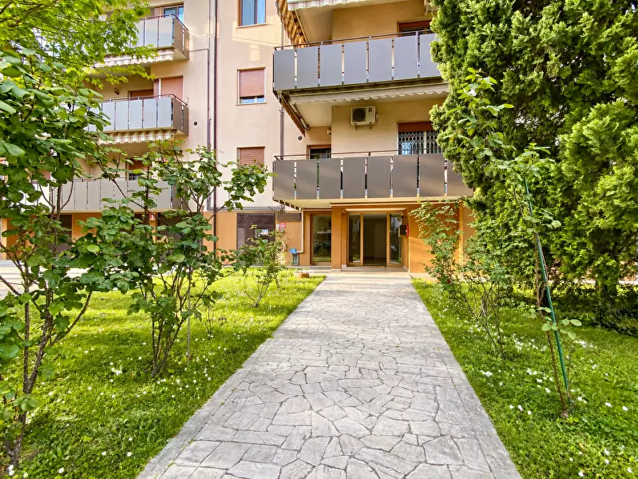 Immagine 1 di Appartamento in vendita  in Via del Carso a Vicenza