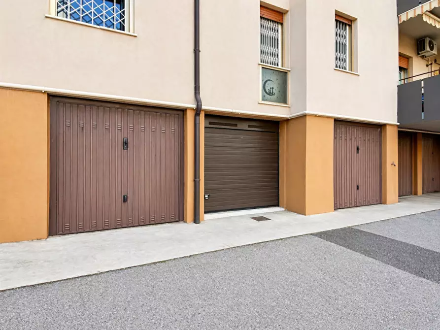 Immagine 28 di Appartamento in vendita  in Via del Carso a Vicenza