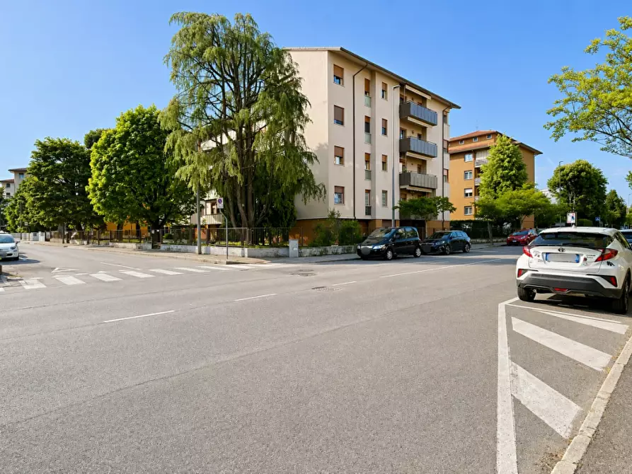 Immagine 30 di Appartamento in vendita  in Via del Carso a Vicenza