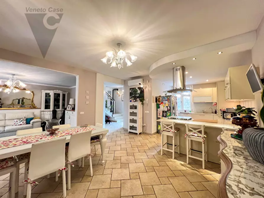 Immagine 2 di Casa trifamiliare in vendita  in Via Giuseppe Brezil a Piove Di Sacco