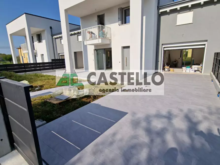 Immagine 3 di Casa trifamiliare in vendita  in Piazza dei Martiri 16 a Santa Giustina In Colle