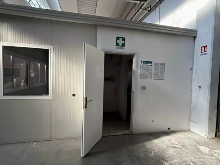 Immagine 2 di Capannone industriale in affitto  in Via Nazionale del Brennero a San Pietro In Cariano