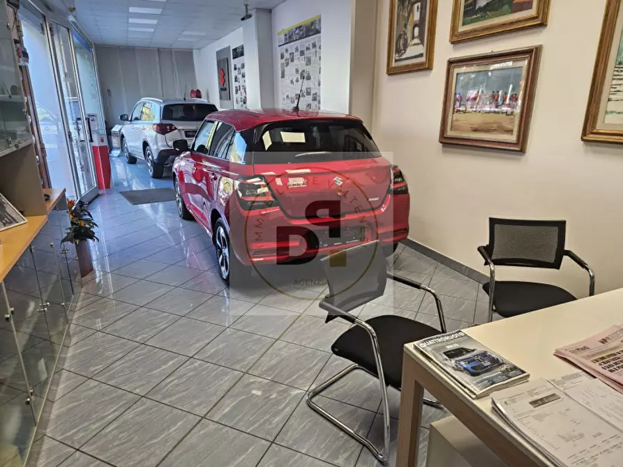 Immagine 4 di Negozio in vendita  in Viale Emilio Papiniano a Milano