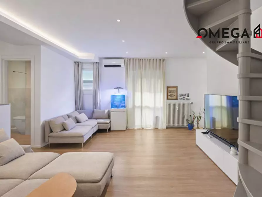 Immagine 11 di Attico in vendita  in via di montebello 19 a Trieste