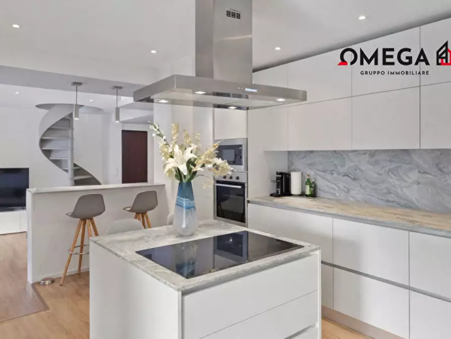 Immagine 12 di Attico in vendita  in via di montebello 19 a Trieste