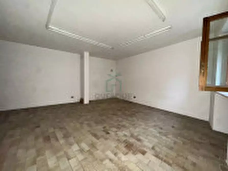 Immagine 1 di Negozio in affitto  in Piazza a Badia Calavena