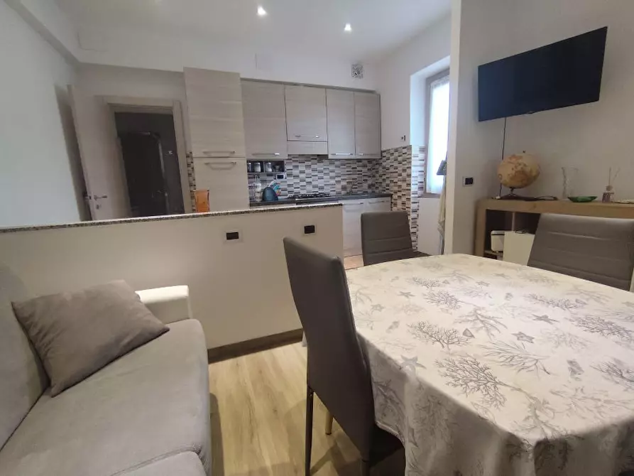 Immagine 3 di Appartamento in vendita  in Viale Milano a Rapallo