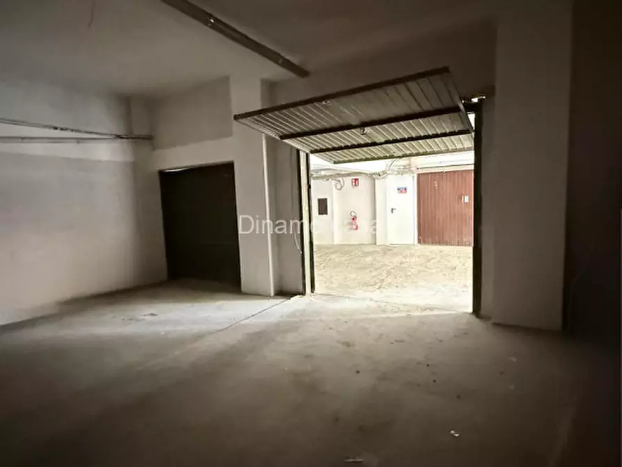 Immagine 3 di Garage in affitto  in Via Adriano Zarini a Prato