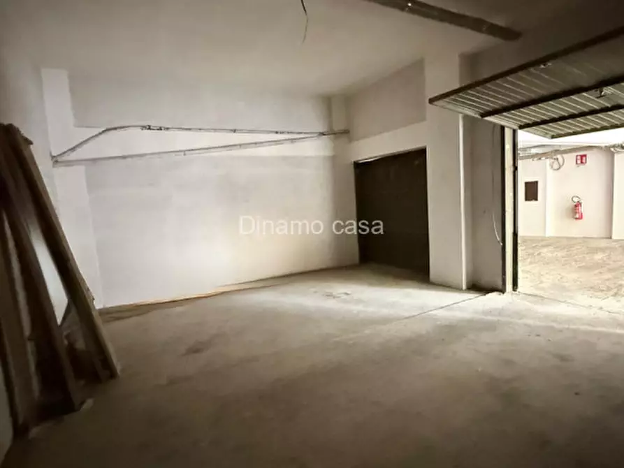 Immagine 4 di Garage in affitto  in Via Adriano Zarini a Prato
