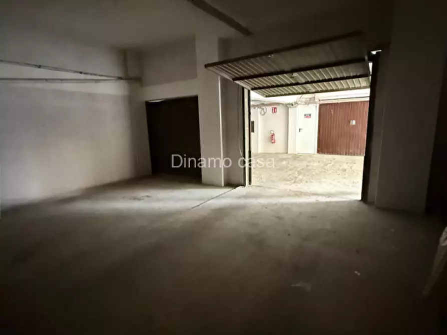 Immagine 5 di Garage in affitto  in Via Adriano Zarini a Prato