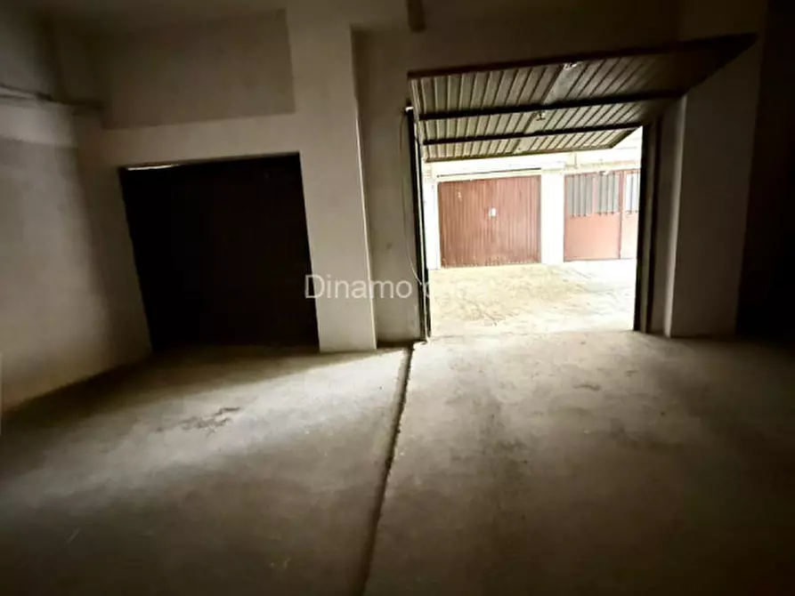 Immagine 6 di Garage in affitto  in Via Adriano Zarini a Prato