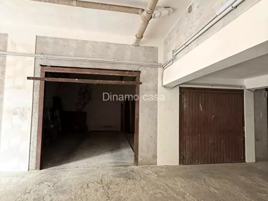 Immagine 10 di Garage in affitto  in Via Adriano Zarini a Prato