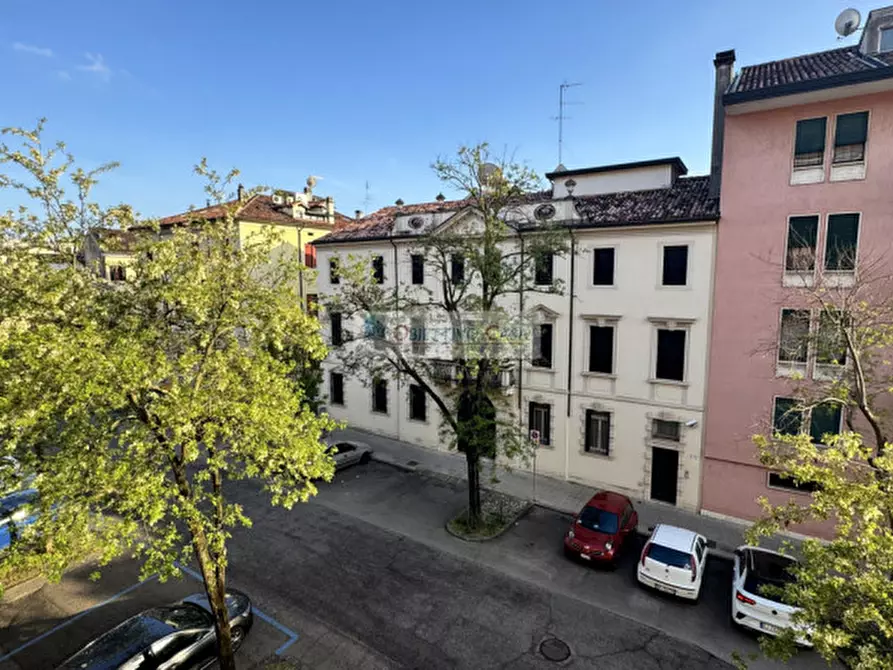 Immagine 23 di Appartamento in vendita  in Via Quattro Novembre a Padova
