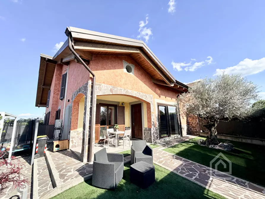 Immagine 1 di Villa in vendita  in Via Maestra 37 H a Chivasso