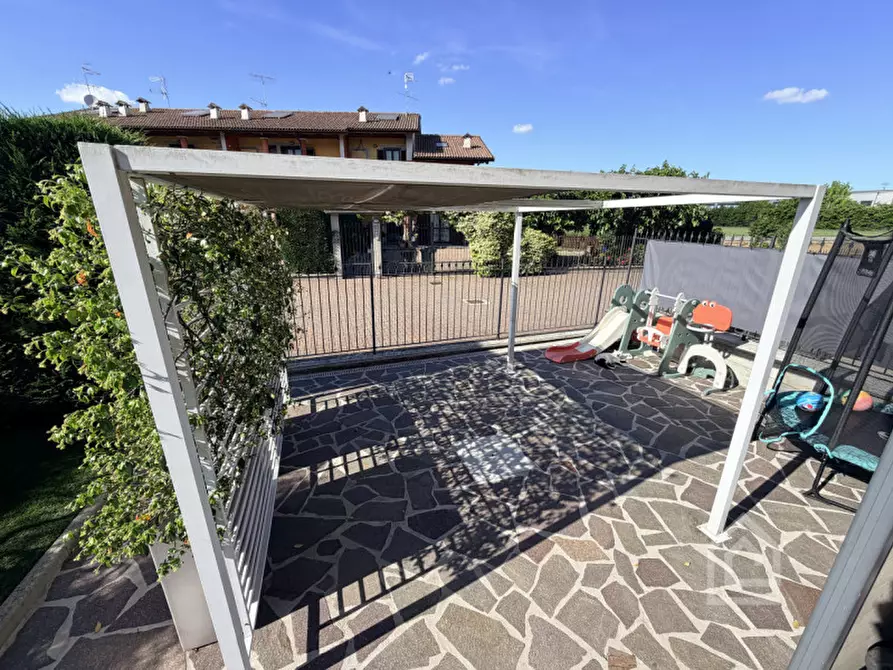 Immagine 5 di Villa in vendita  in Via Maestra 37 H a Chivasso