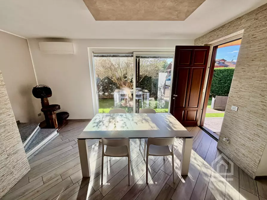 Immagine 9 di Villa in vendita  in Via Maestra 37 H a Chivasso