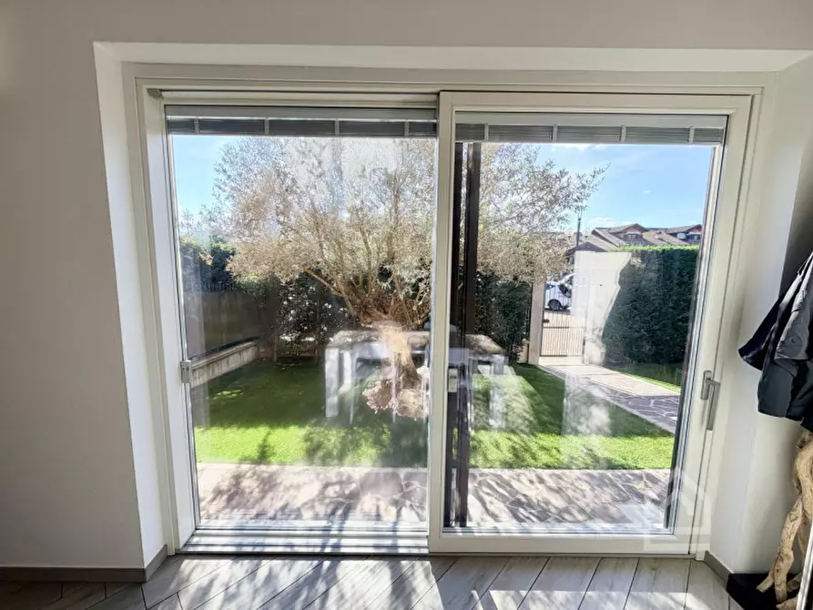 Immagine 10 di Villa in vendita  in Via Maestra 37 H a Chivasso