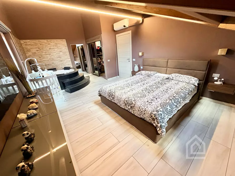 Immagine 17 di Villa in vendita  in Via Maestra 37 H a Chivasso
