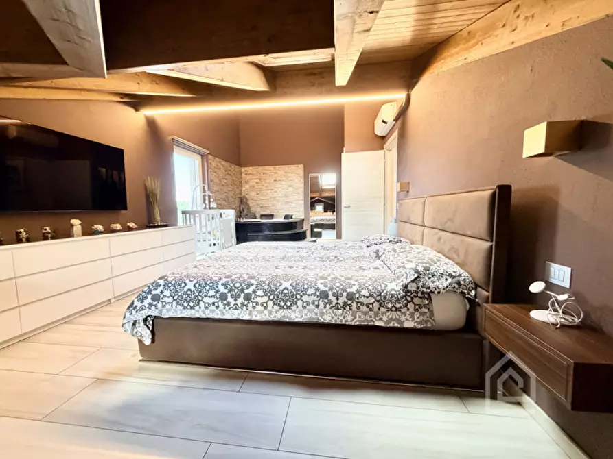 Immagine 31 di Villa in vendita  in Via Maestra 37 H a Chivasso