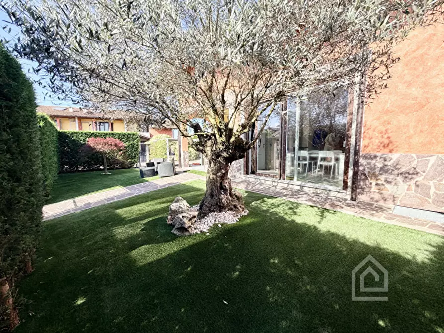 Immagine 36 di Villa in vendita  in Via Maestra 37 H a Chivasso