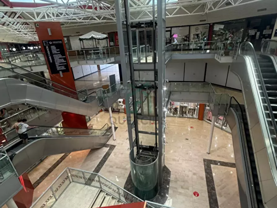 Immagine 3 di Negozio in vendita  in Via dell'Industria a Bussolengo
