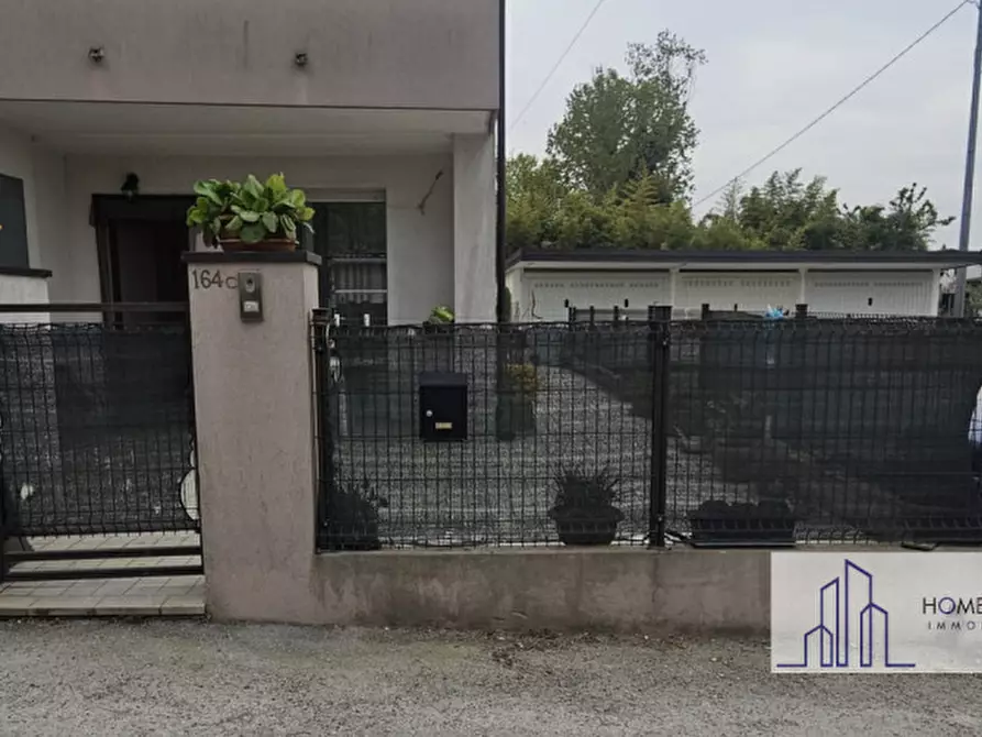 Immagine 10 di Appartamento in vendita  in Via Consolare Rimini-San Marino 164 a Rimini