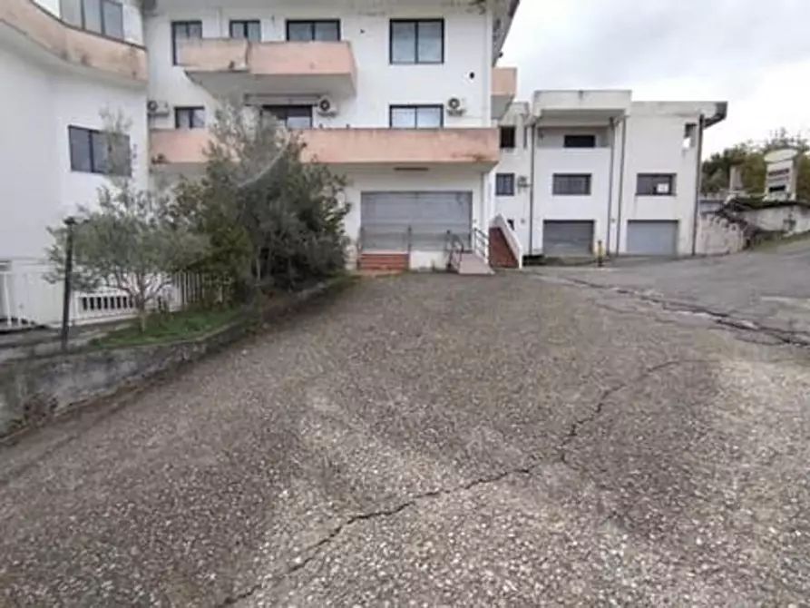 Immagine 9 di Negozio in vendita  in Contrada Motta, 87040 Castrolibero CS, Italia a Castrolibero