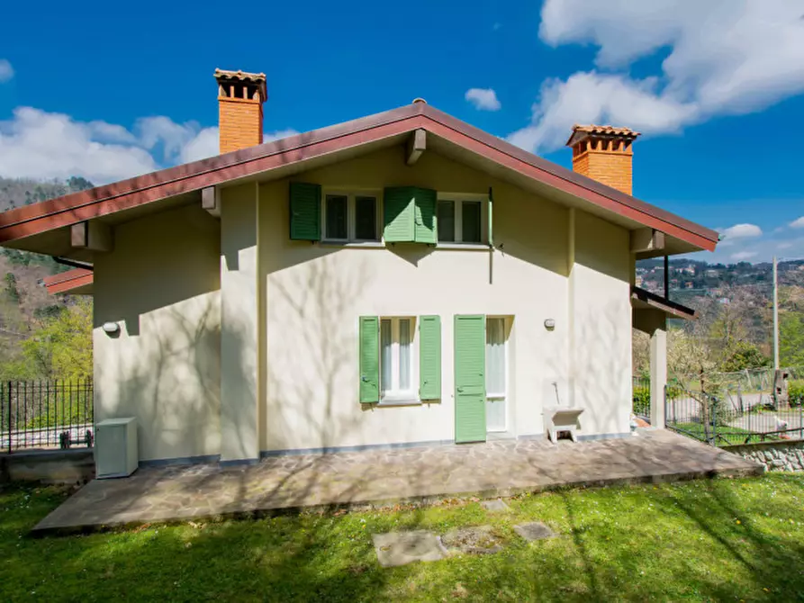 Immagine 1 di Villa in vendita  in Piazza della Chiesa a Cantagallo