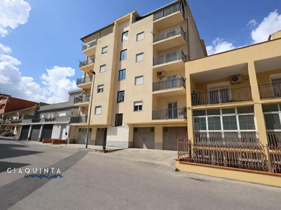 Immagine 1 di Appartamento in vendita  in Via Corrado Luigi Guzzanti Muratori N.04 a Mineo