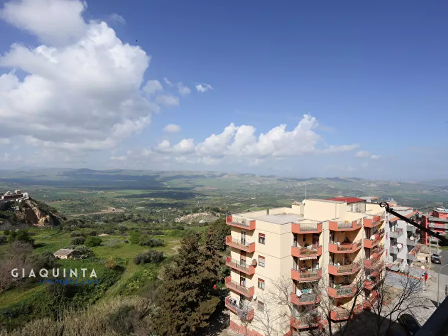 Immagine 13 di Appartamento in vendita  in Via Corrado Luigi Guzzanti Muratori N.04 a Mineo