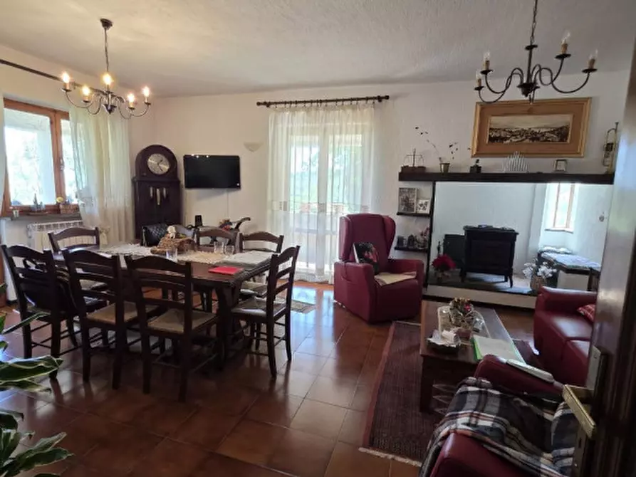 Immagine 9 di Villa in vendita  a Piegaro