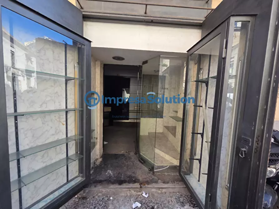 Immagine 4 di Negozio in affitto  in Via Matteo Renato Imbriani a Napoli