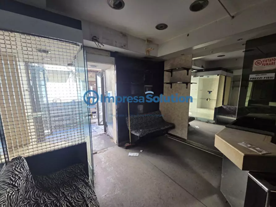 Immagine 8 di Negozio in affitto  in Via Matteo Renato Imbriani a Napoli