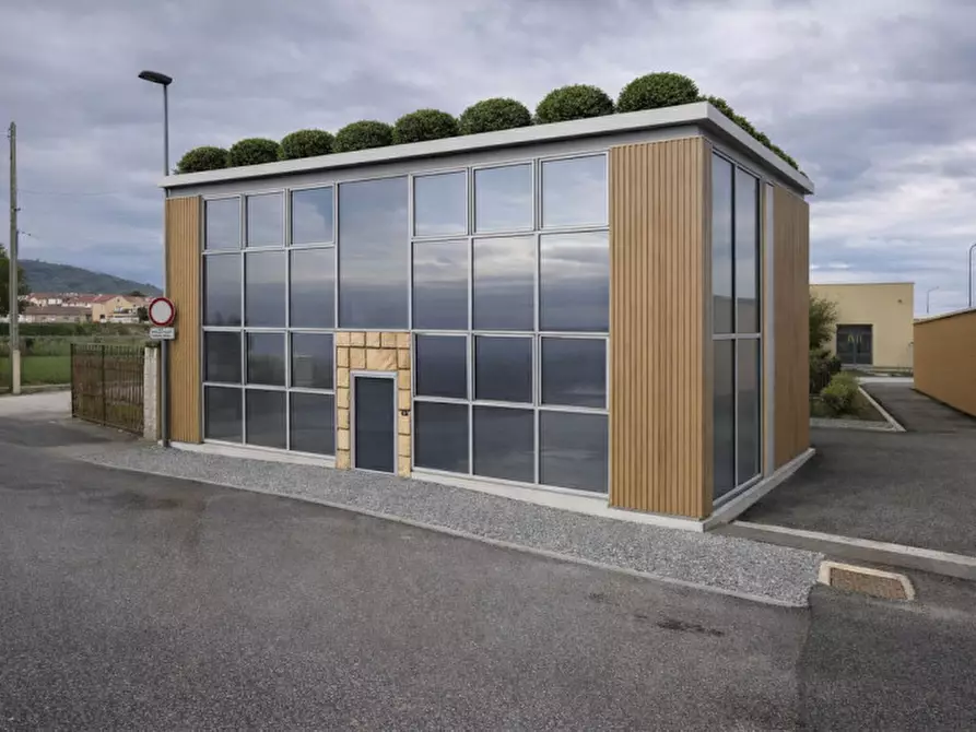 Immagine 1 di Negozio in vendita  in VIA GAMBINA a Este