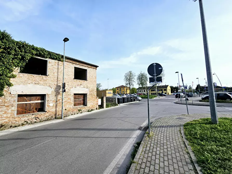 Immagine 2 di Negozio in vendita  in VIA GAMBINA a Este