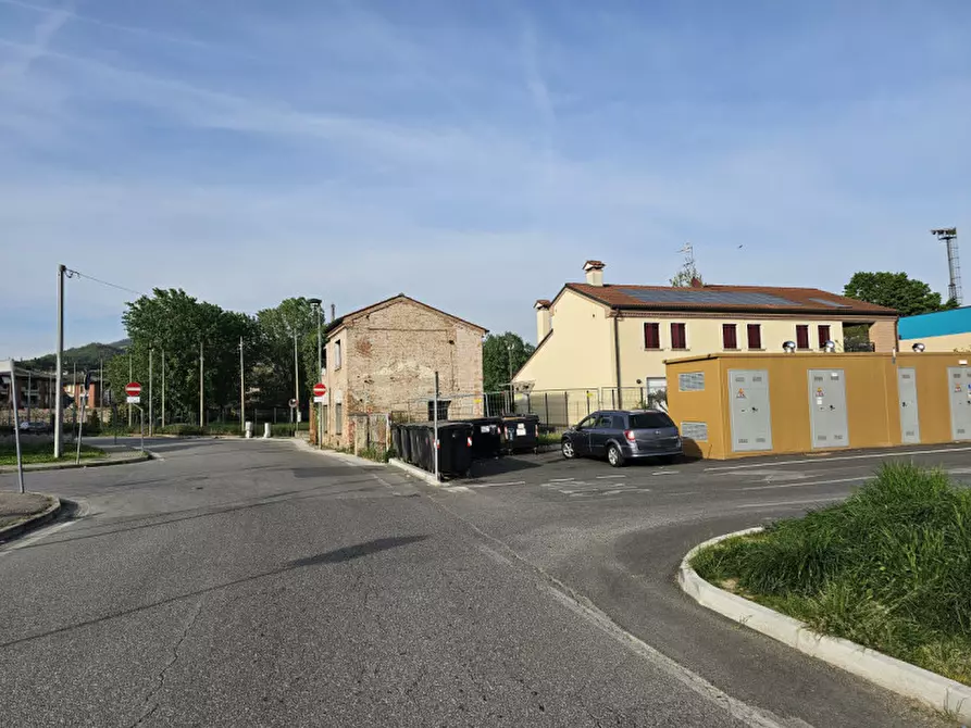 Immagine 5 di Negozio in vendita  in VIA GAMBINA a Este