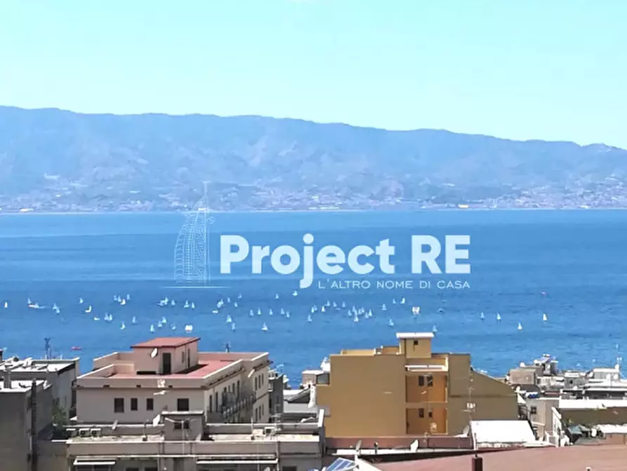 Immagine 1 di Appartamento in vendita  in Via Villini Svizzeri a Reggio Di Calabria