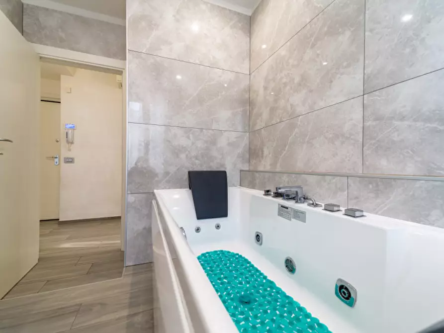 Immagine 22 di Appartamento in vendita  in Via Martiri della Liberazione a Parma