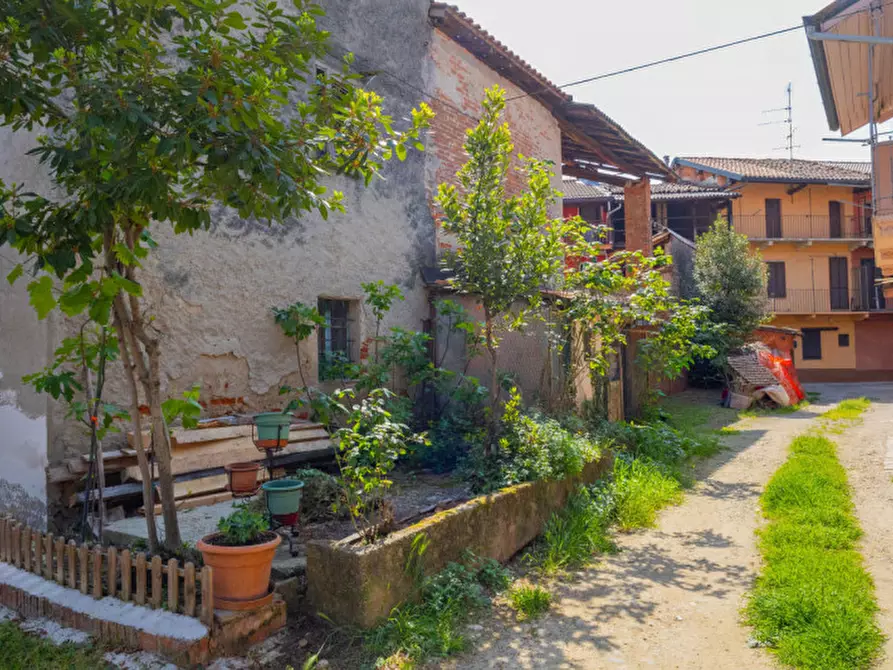 Immagine 36 di Villetta a schiera in vendita  in Via Giosuè Carducci n.35 a Cameri