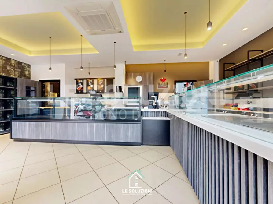 Immagine 1 di Attività commerciale in vendita  in Via Pietro Simone 17 a Castellana Grotte